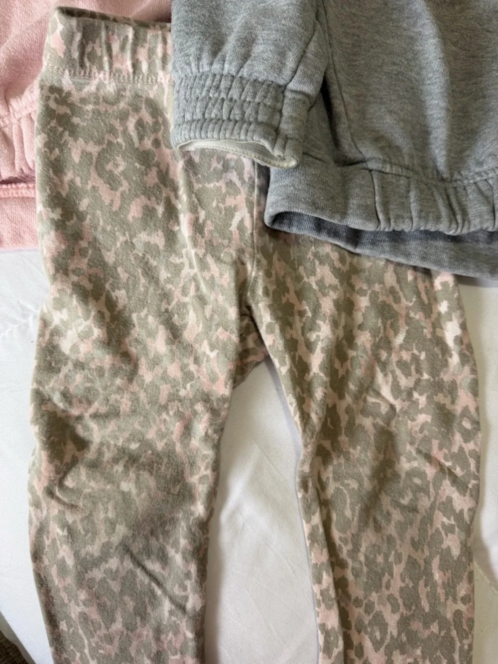 Nike Pink & Gray Kids Sweatshirt and Camo Leggings Set - Picture 4 of 6